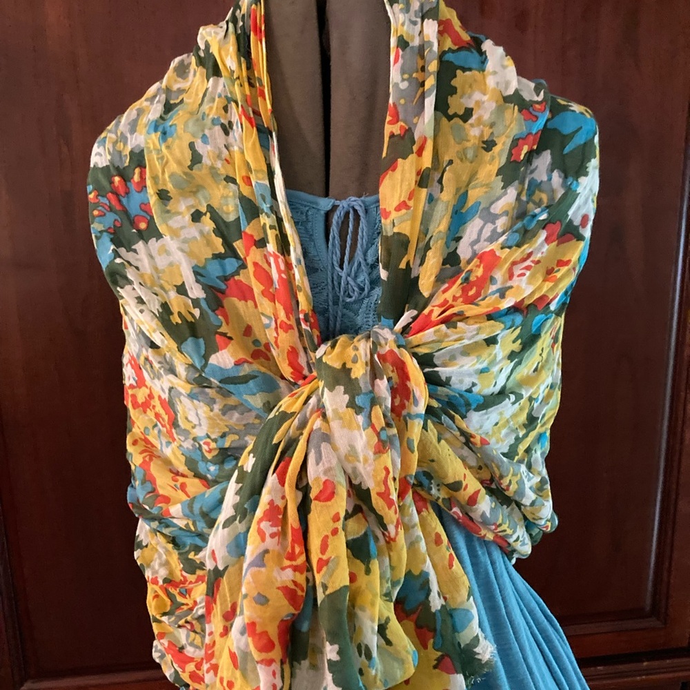 Large crinkle fabric scarf 🧣